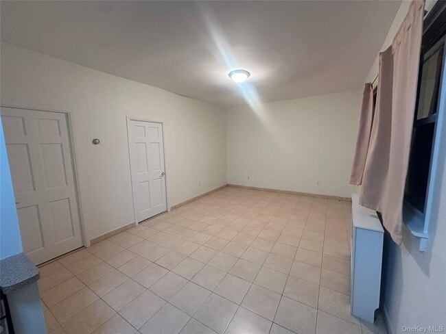 Foto del edificio - 32-27 42nd St