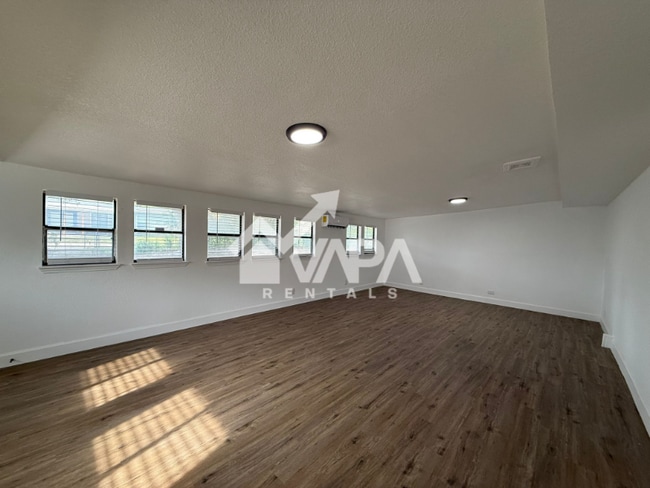 Foto del edificio - 351 Addax Dr