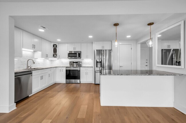 Foto del edificio - 6666 Brookmont Ter