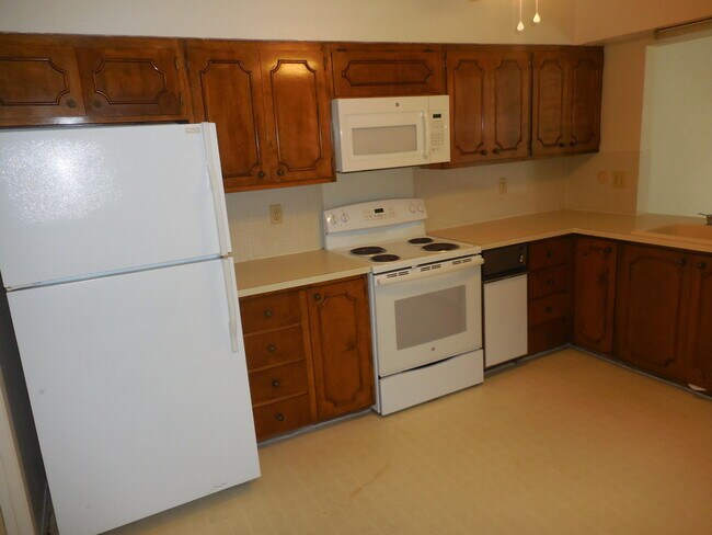 Building Photo - 1327 Murchison Dr