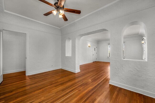 Foto del edificio - Large 2 bedroom unit