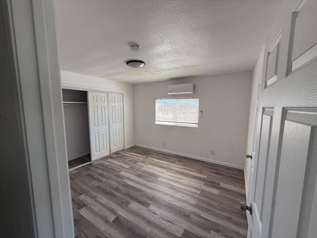 Building Photo - Beautiful fully remodeled 3 bedroom