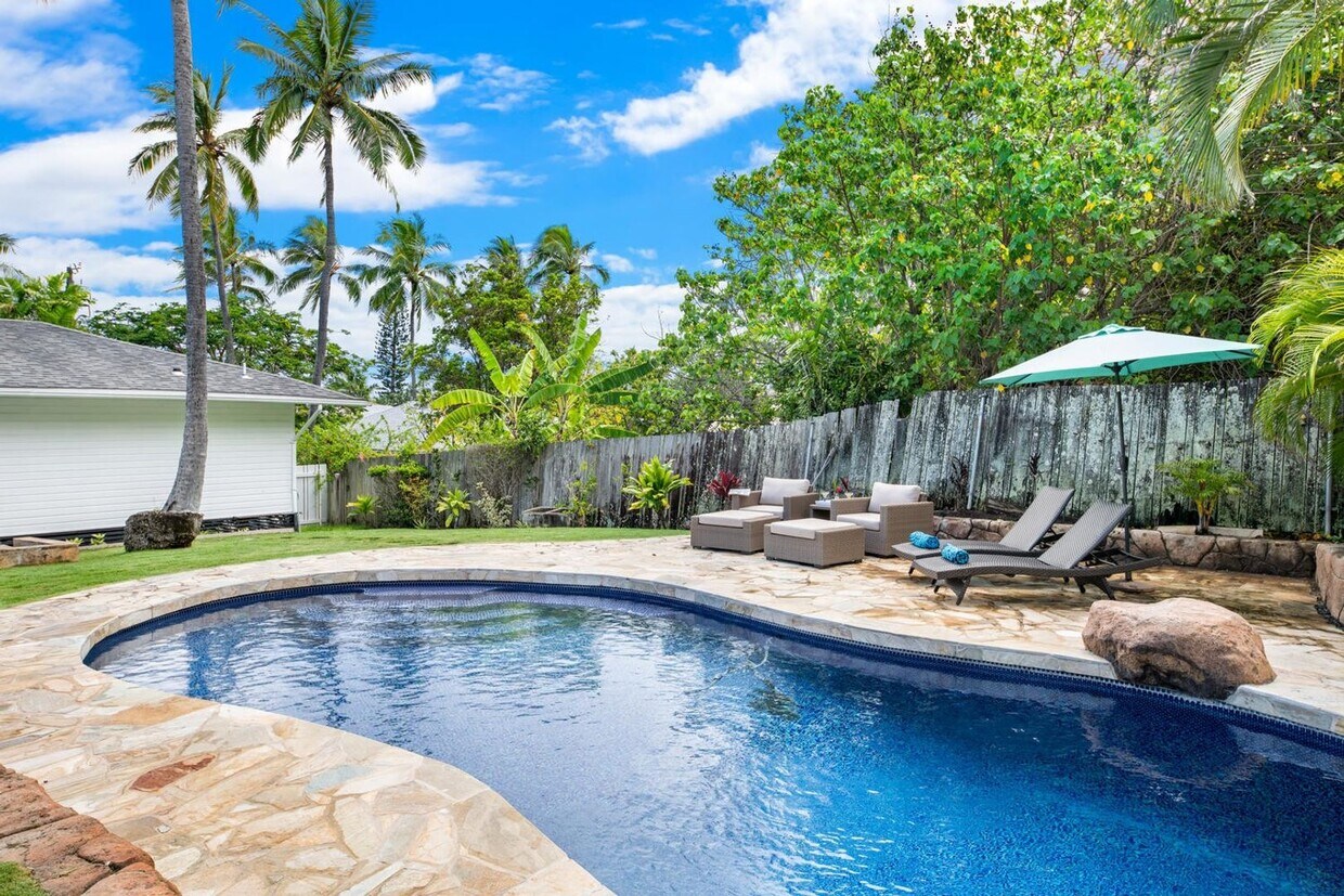 Primary Photo - 3bd/2ba Beachy Charm Home w/Private Pool &...