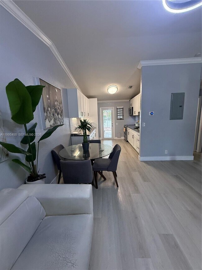 Foto del edificio - 328 NW 47th St