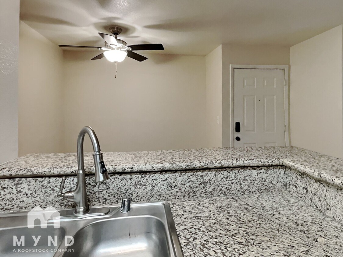 Foto principal - 2200 S Fort Apache Rd