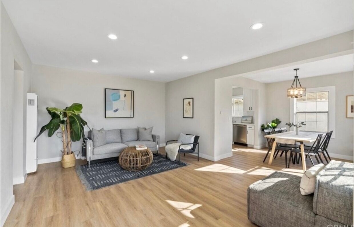 Foto principal - 713 W 118th St