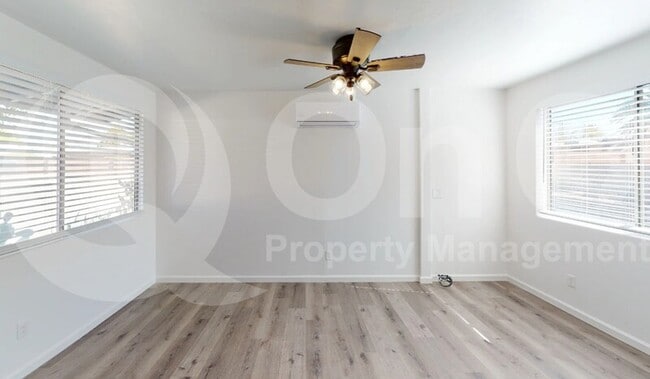 Building Photo - 2118 N Rita Ave