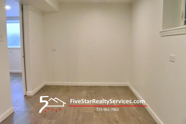 Building Photo - 1511 N California Ave