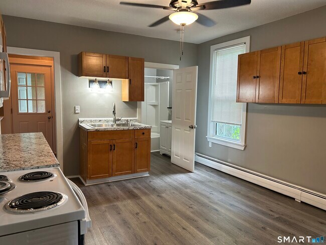 Foto del edificio - 58 Smith Ave