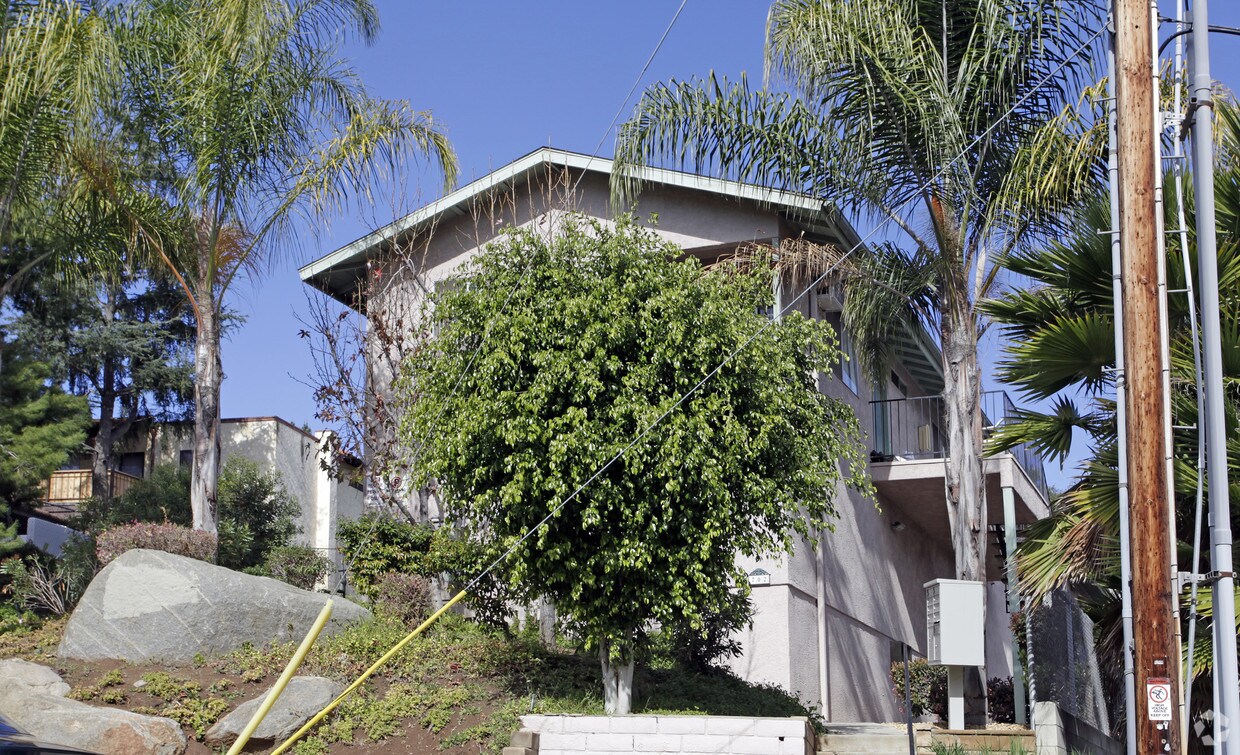 Building Photo - Rocky Ridge