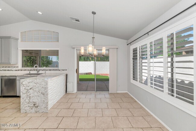 Foto del edificio - 18624 N 39th St