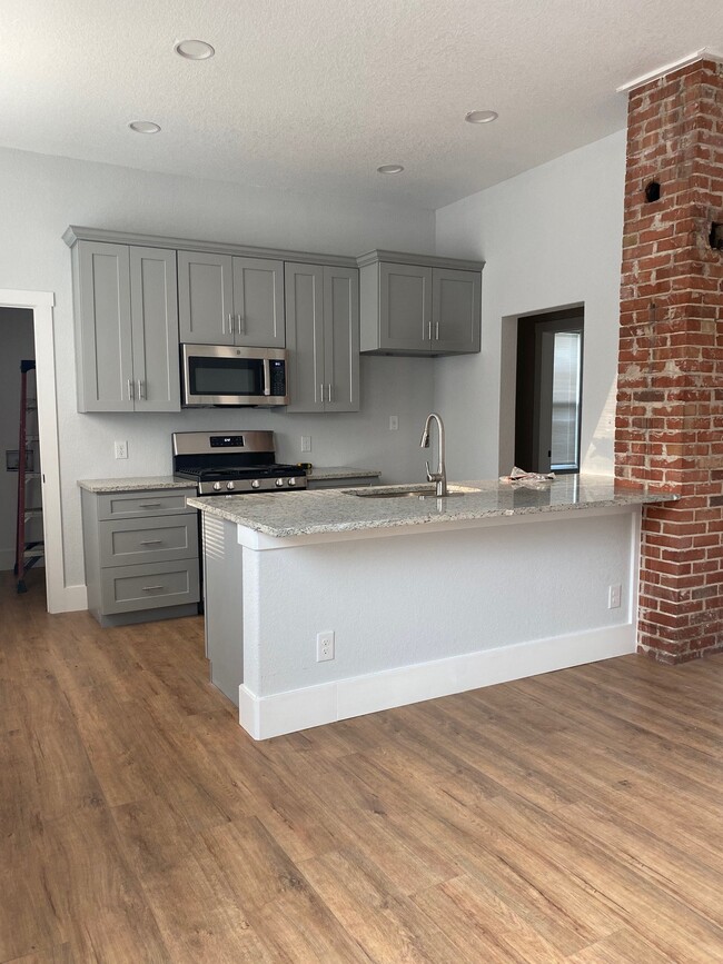 Building Photo - 439 Dunning Ave