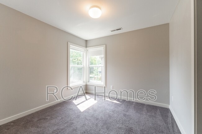 Building Photo - 2013 Bellefontaine St