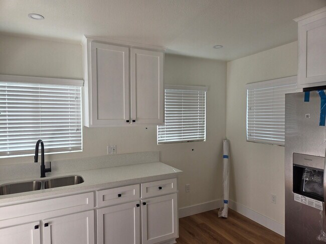 Foto del edificio - 4858 Ascot Ave