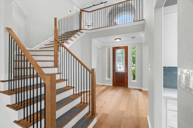 Foto del edificio - 5301 Deerwood Ln