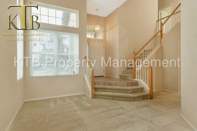 Foto del edificio - Nice 4 Bedroom home in Elk Grove