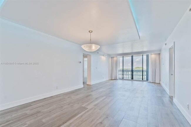 Foto del edificio - 90 Edgewater Dr
