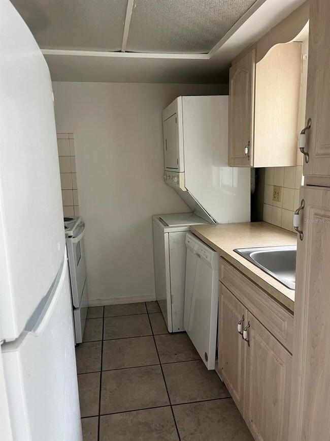 Foto del edificio - 1611 SE 25th St