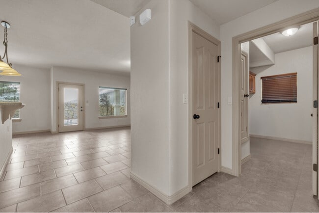 Building Photo - 11714 Dos Palmas Dr