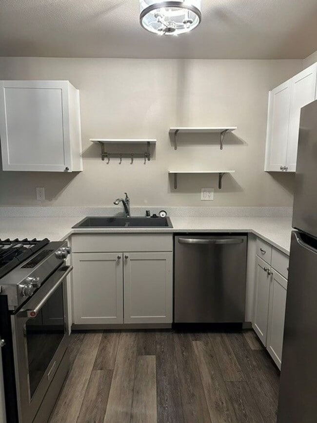Building Photo - 2644 Forest Park Dr