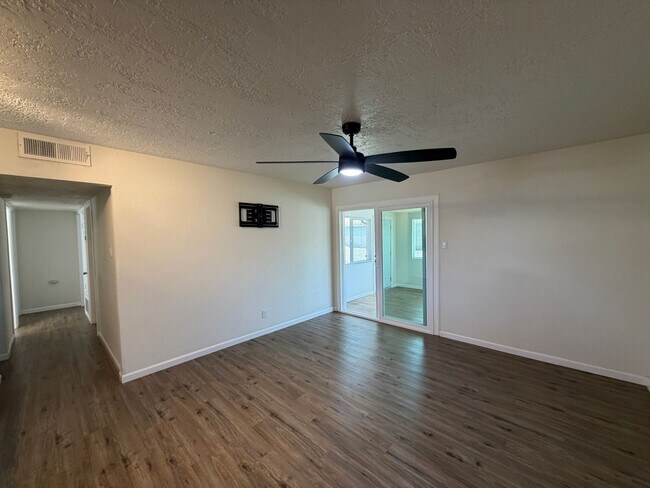 Foto del edificio - Updated 3 Bedroom Single Story Home Available Near Eubank Blvd NE & Constitution Ave NE!