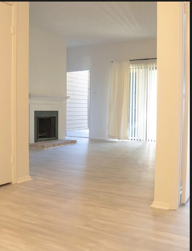 Foto del edificio - 7031 N Holiday Dr