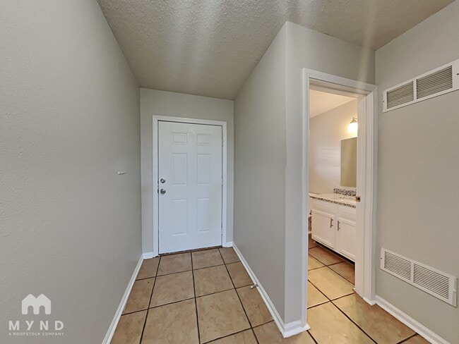 Building Photo - 1698 Prairieview Ln