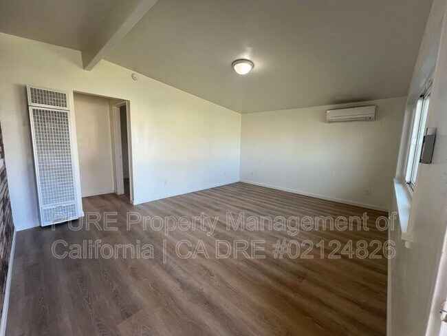 Foto del edificio - 279 Garrett Dr