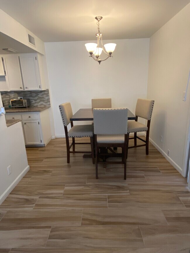 Dining Room - 1226 E Lawrence Ln