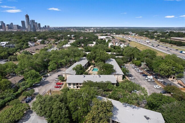 Foto del edificio - 1304 Mariposa Dr