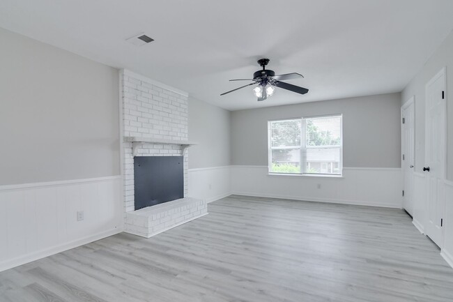 Building Photo - Fully Rehabbed in Heart of Grovetown