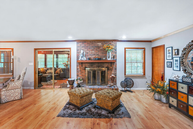 Building Photo - 4600 Lanark Dr SW