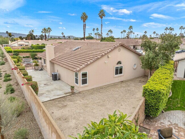 Building Photo - 44030 Mariposa Ct