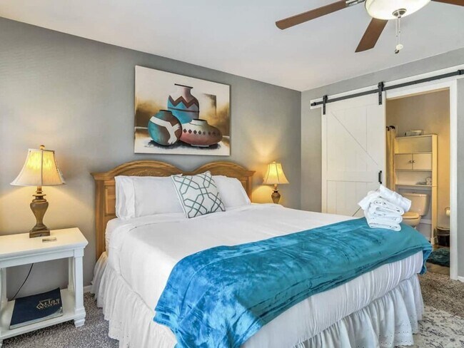 Foto del edificio - A fully furnished 3 Bedroom House in Woodl...