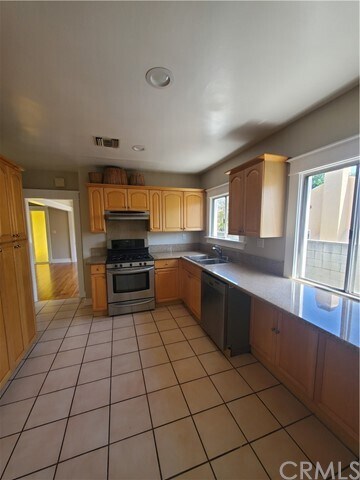 Building Photo - 121 Carr Dr