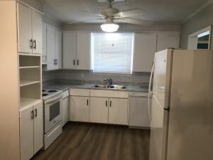 Building Photo - 3013 Pinewood Dr