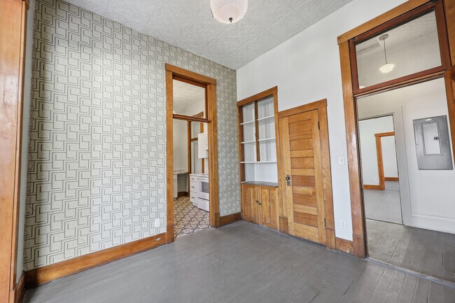 Comedor - 217 N Sibley Ave