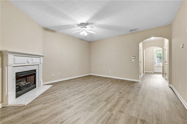 Foto del edificio - 2451 Birkhall Way NW