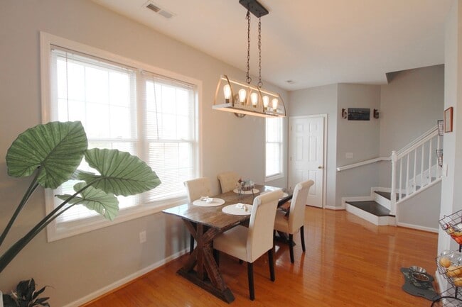 Foto del edificio - Large townhome with garage for rent in Taylor Springs!