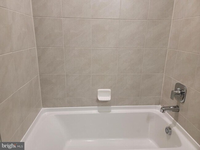 Building Photo - 754 Union St