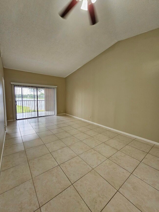 Building Photo - 2800 Palmwood Terrace