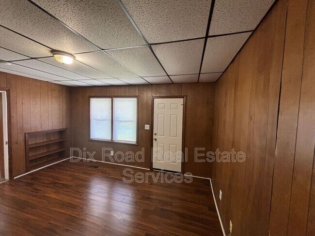 Building Photo - 670 Hooven Ave