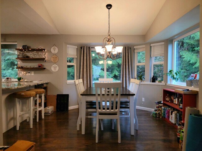 Foto del edificio - 3 Bedroom Home in convenient Poulsbo locat...