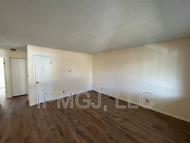 Foto del edificio - 856 Iowa Ave