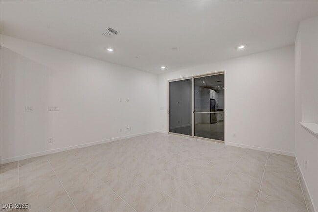 Building Photo - 2537 Monolith St