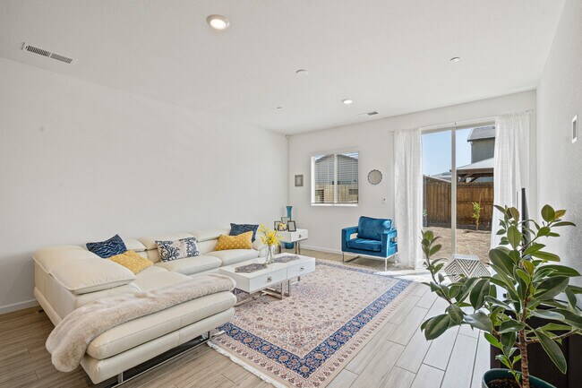 Building Photo - 3324 Pruett Dr