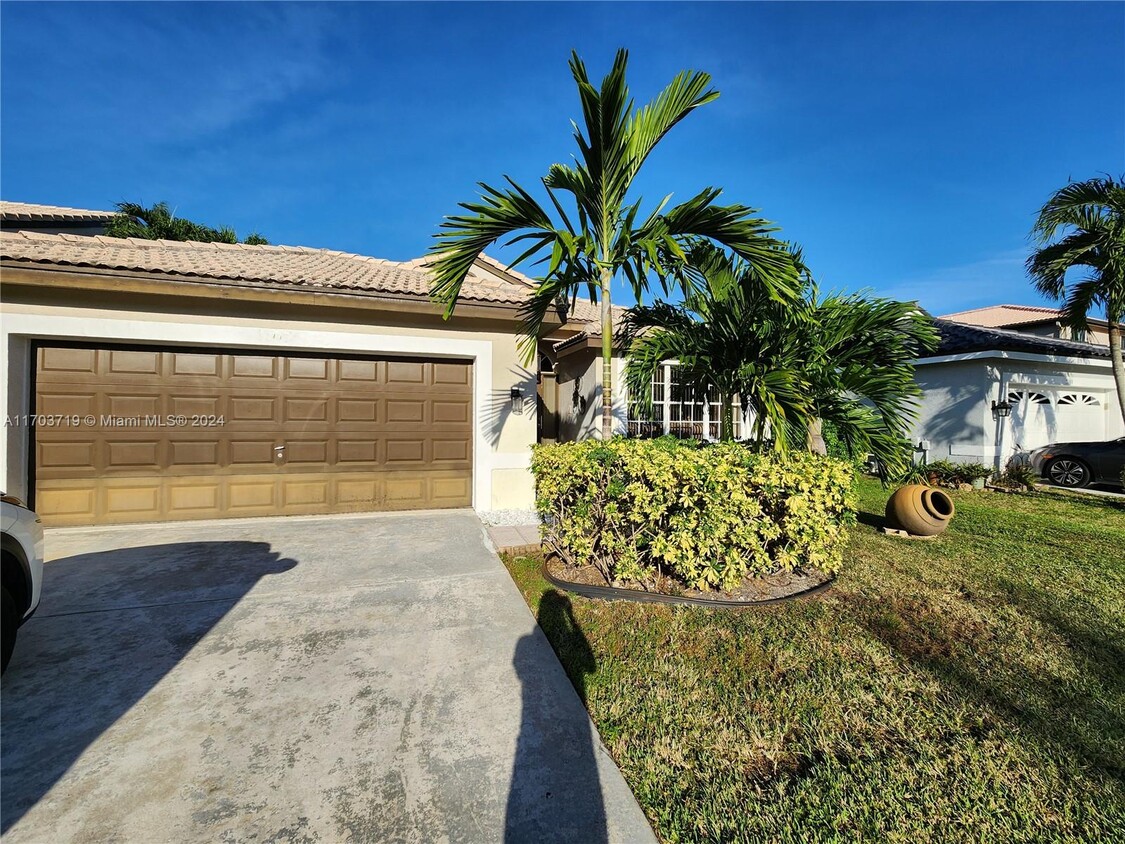 Foto principal - 17973 SW 13th St