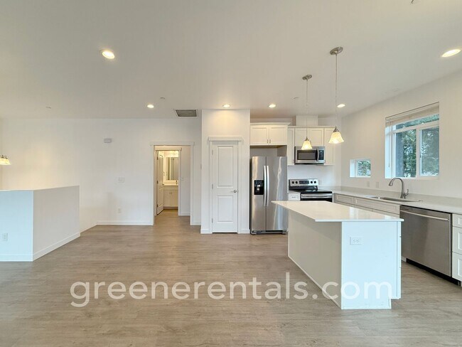 Building Photo - 1944 Olympia Ave NE