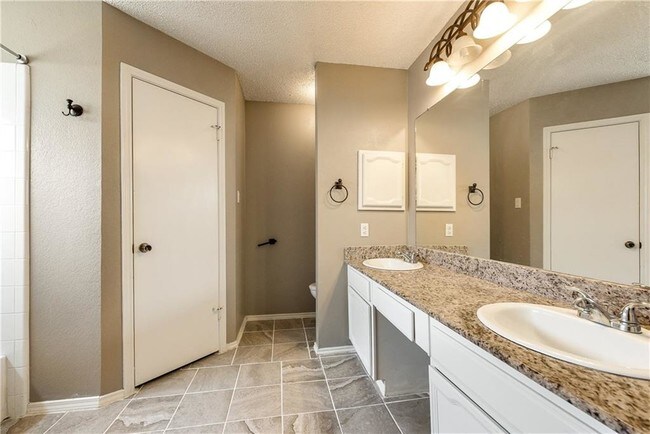 Building Photo - 904 Filmore Dr