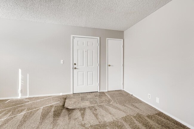 Foto del edificio - Stunning 2 Bedroom 2 Bath 2nd story condo